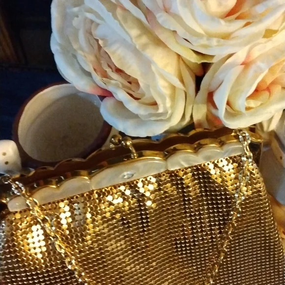 Vintage,Whiting&Davis # 2981,Gold Metallic Evening Bag with Mother of Pearl top. - Picture 16 of 16